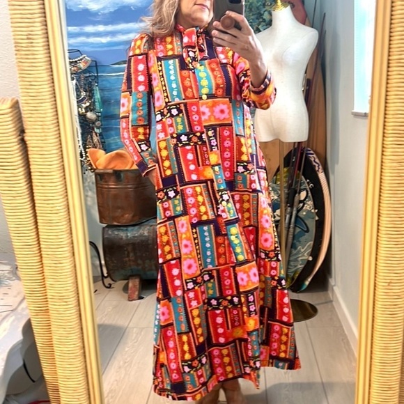 VTG 60’s,Button-Front,High Tie-neck CocktailLounge Dress,Vibrant,POCKETS, Size M - Picture 3 of 9